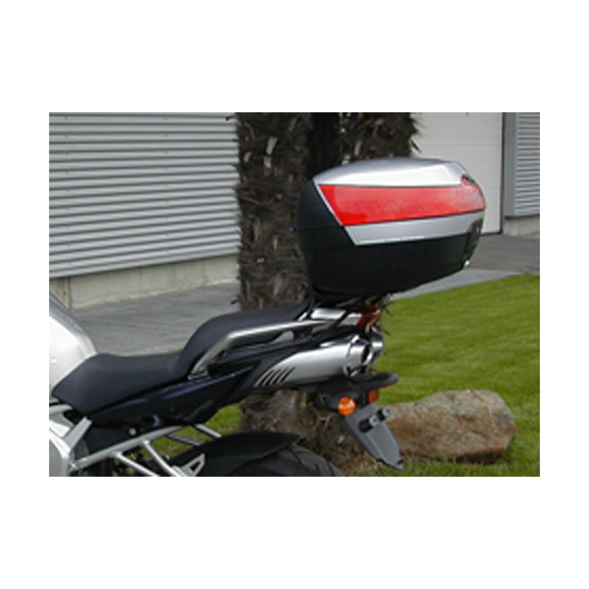 SHAD FAZER FZ6 04/09 FITTINGS TOPCASE SHAD FAZER FZ6 04/09 FITTINGS TOPCASE
