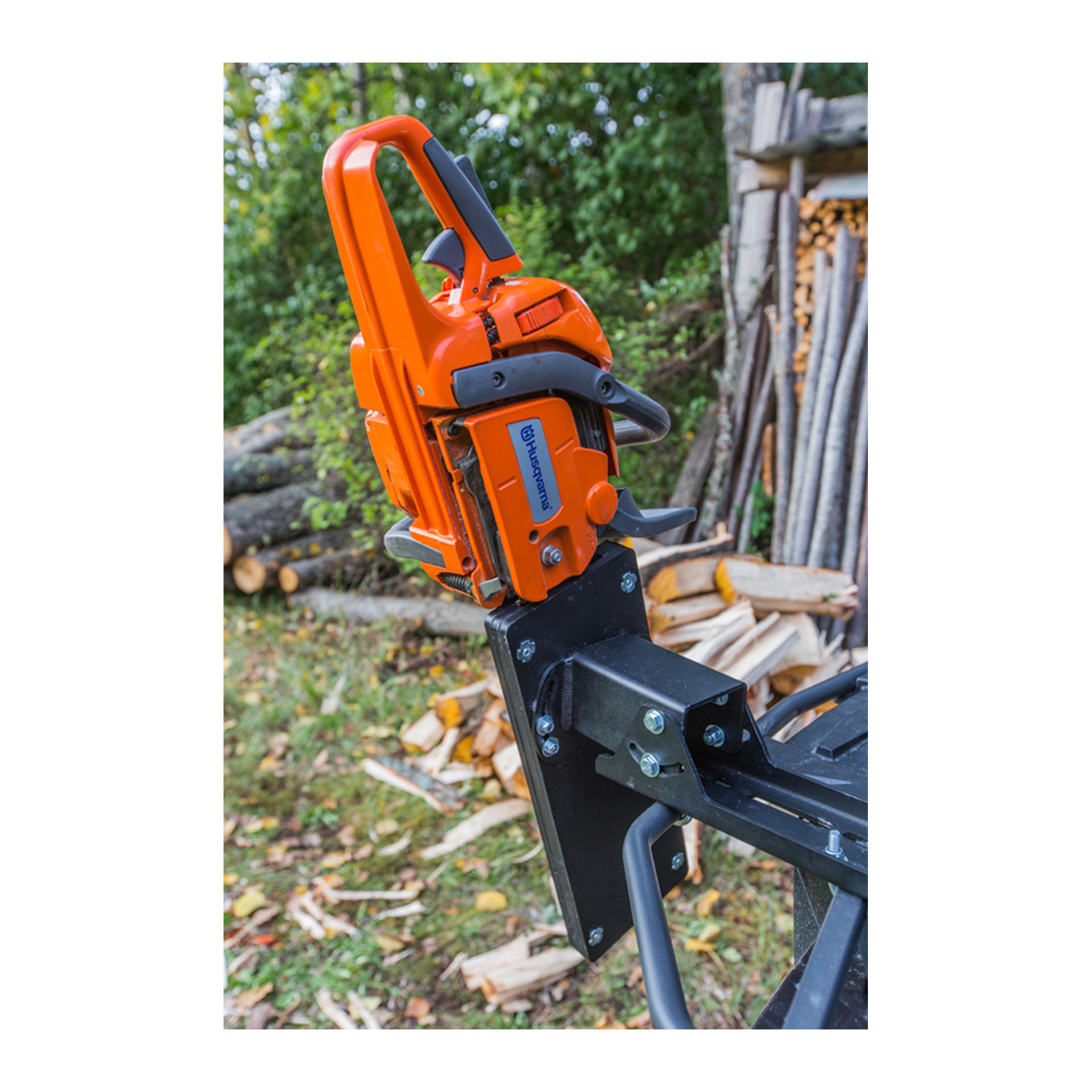 CHAINSAW HOLDER CHAINSAW HOLDER