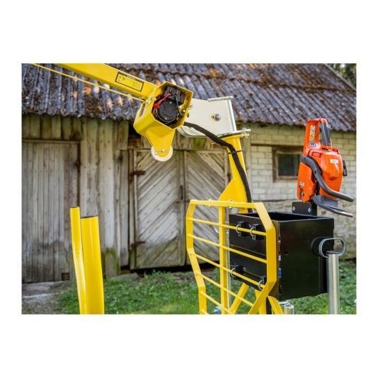 LUGGAGE CONTAINER WITH CHAINSAW HOLDER